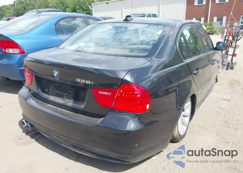 2011 BMW 328 Xi Sulev z USA, uszkodzony, nr VIN WBAPK5G57BNN79689